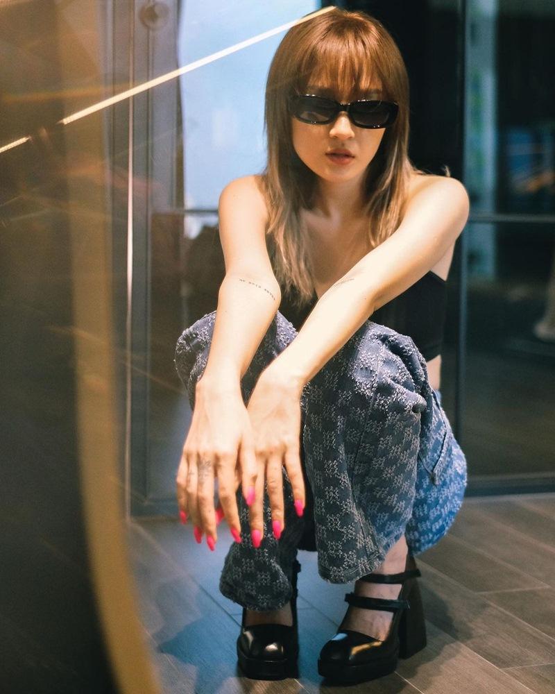 Sĩ Thanh lên đồ nổi loạn - Khả Như sau dịch gầy sọp không nhận ra-3