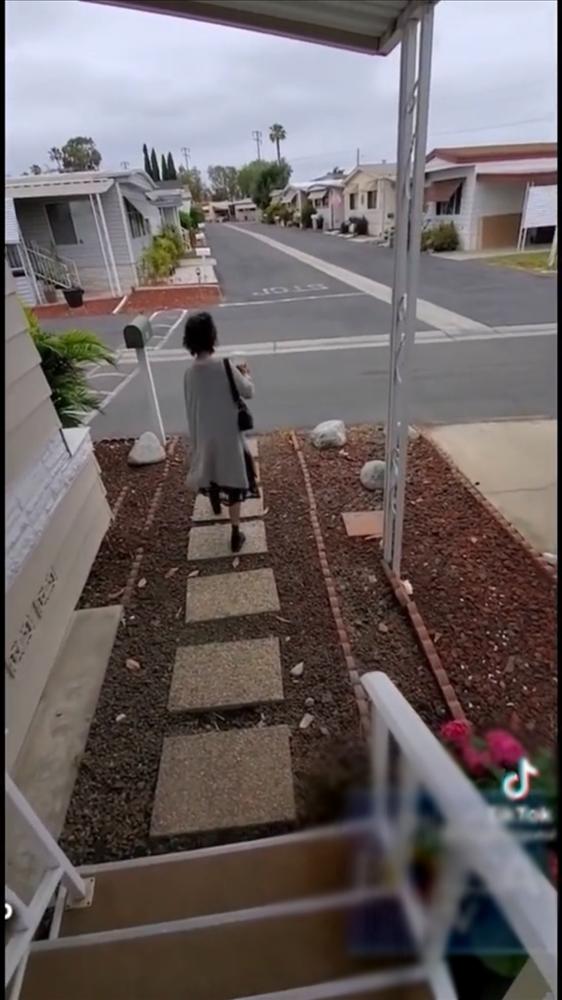 Kim Ngân ăn mặc sành điệu, được em họ dẫn đi mua nhà mới-3