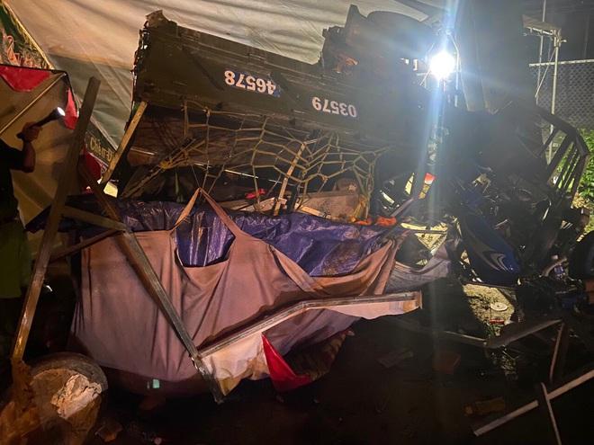 Gia đình đi xe ba gác về Nghệ An tránh dịch gặp tai nạn thương tâm-1