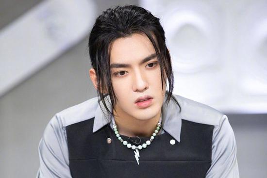 Ngô Diệc Phàm online 85 lần trong đêm thông báo bị bắt giữ