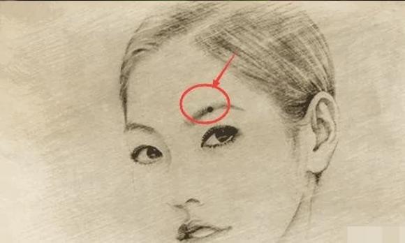 Phụ nữ có nốt ruồi ở 5 nơi này thu về thịnh vượng cho cả gia đình-1