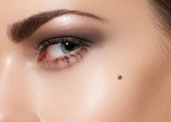 Phụ nữ có nốt ruồi ở 5 nơi này thu về thịnh vượng cho cả gia đình-2