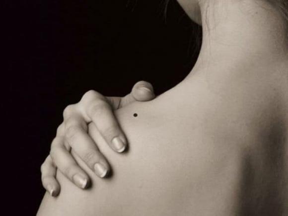 Phụ nữ có nốt ruồi ở 5 nơi này thu về thịnh vượng cho cả gia đình-4