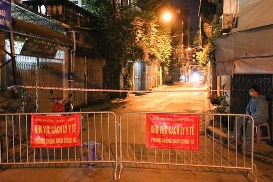 Hà Nội phong tỏa tạm thời 1 ngõ do có 20 ca nghi nhiễm Covid-19