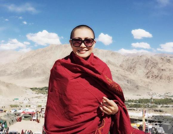 Chân dài Ngọc Trinh và dàn sao nữ bất ngờ... cạo trọc-7