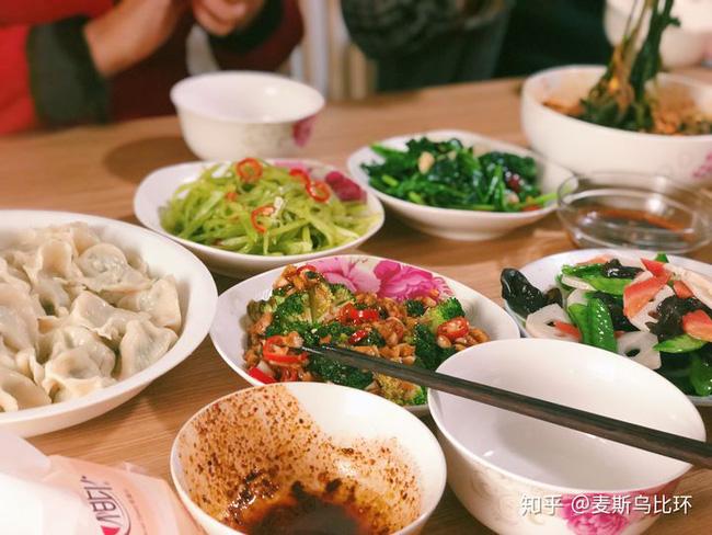 Mâm cơm để phần con dâu và con trai: Câu chuyện mẹ chồng thiên vị-3