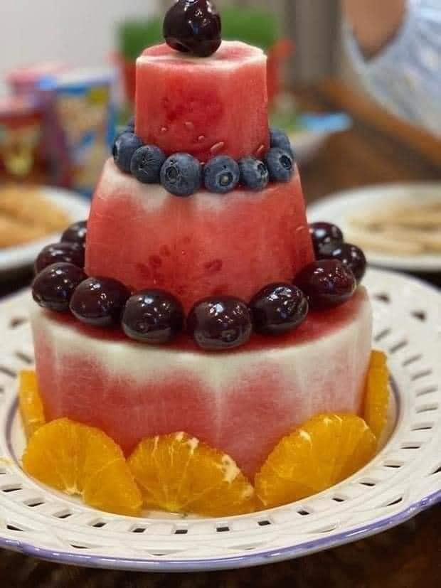 Những chiếc bánh sinh nhật mùa dịch hình dáng trăm năm có một-8