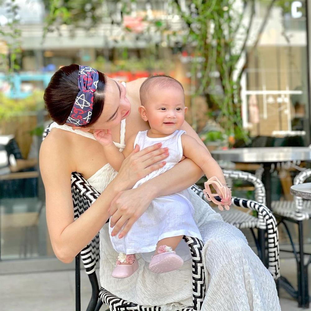 Lisa thần thái ngang ngửa Hồ Ngọc Hà mỗi lần cùng xuất hiện-6