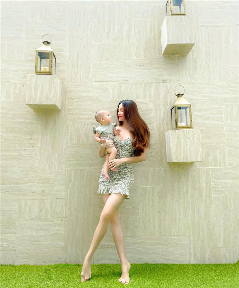 Lisa thần thái ngang ngửa Hồ Ngọc Hà mỗi lần cùng xuất hiện-1