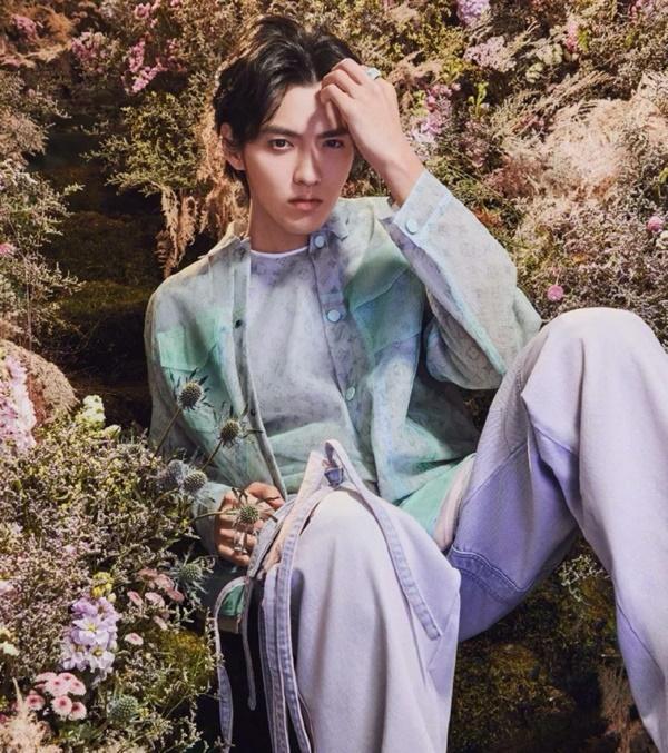 Đạo diễn Phùng Tiểu Cương bị đào lại sự tích bắt 50 cô gái cởi trần casting-2