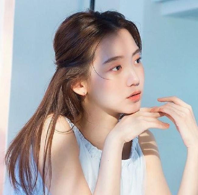 Người tình màn ảnh mới của Song Joong Ki bị chê kém sắc-4