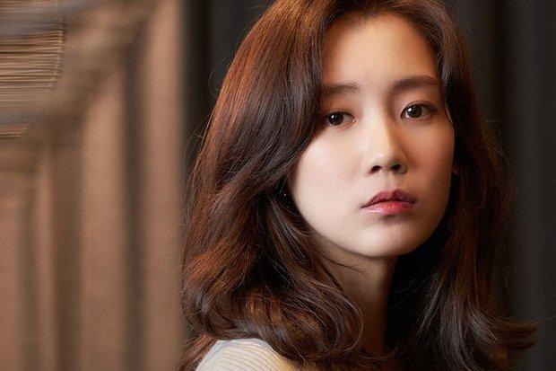 Nữ chính đóng cặp cùng Song Joong Ki từng bị chê kém sắc