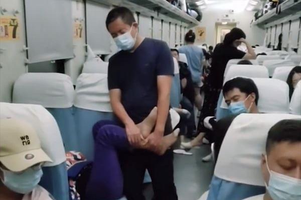 Biếu nhà ngoại 1 triệu/tháng, chồng gầm lên thóc đâu đãi gà rừng-3