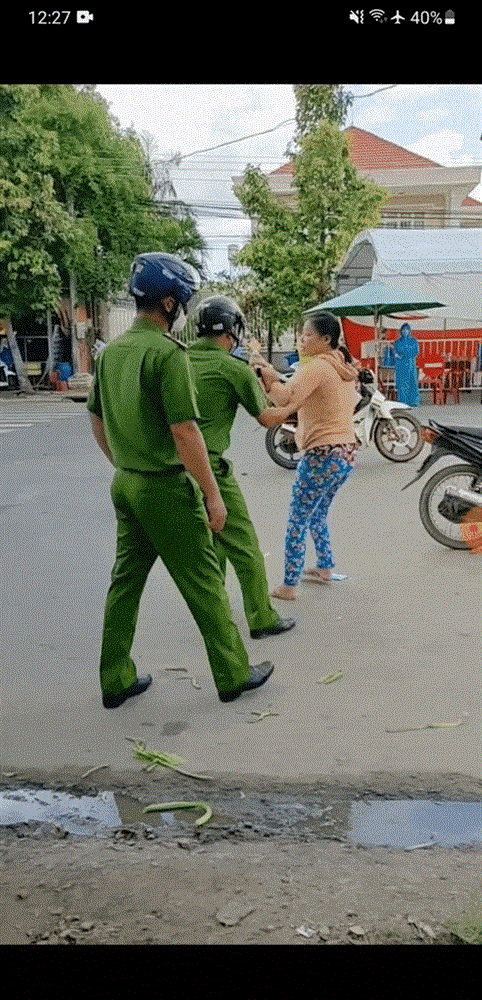 Công an xử gọn chị gái quần hoa đánh CSGT, làm loạn chốt kiểm dịch-2