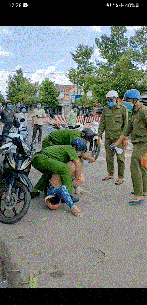 Công an xử gọn chị gái quần hoa đánh CSGT, làm loạn chốt kiểm dịch-3