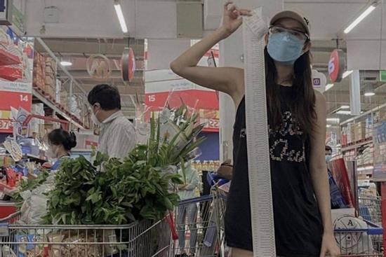 Minh Hằng gây choáng khi khoe hóa đơn đi siêu thị dài 1m7