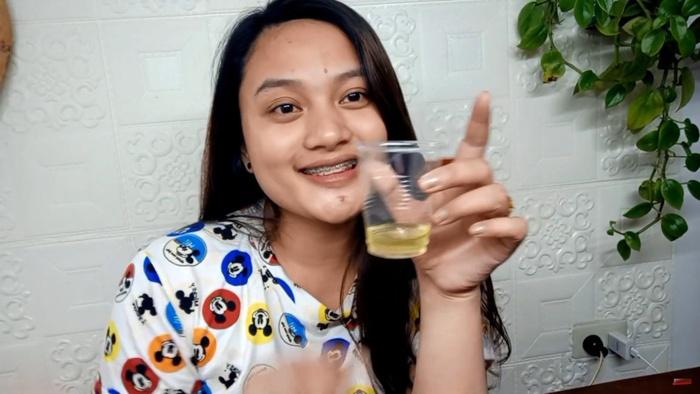 Hot blogger dùng... nước tiểu để làm đẹp da mặt khiến dân mạng kinh hãi-2