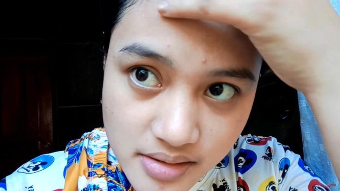 Hot blogger dùng... nước tiểu để làm đẹp da mặt khiến dân mạng kinh hãi-4