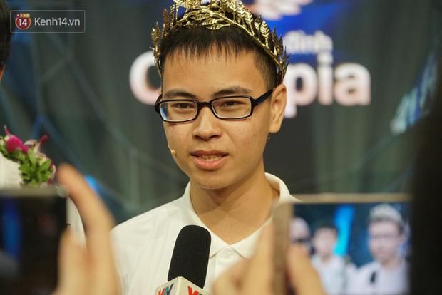 4 thí sinh Olympia dính phốt: Việt Thái nói tục chưa căng bằng hot girl ống nghiệm-5