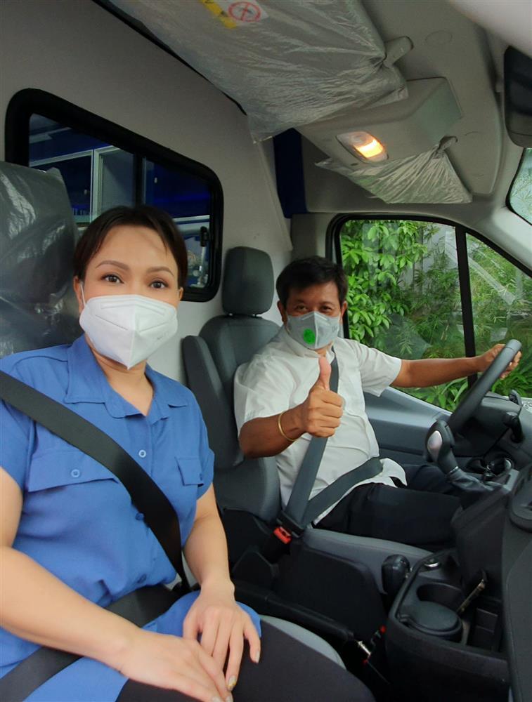 Việt Hương chính thức tặng xe cứu thương gần 2 tỷ