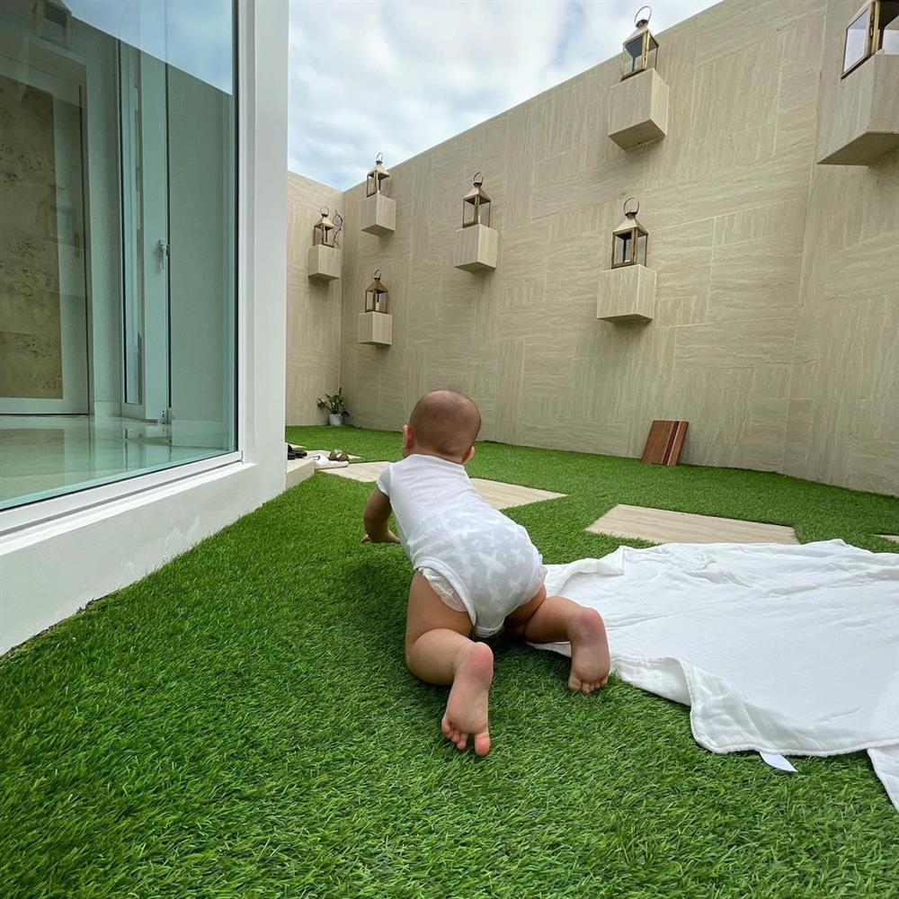 Hồ Ngọc Hà khoe trai út tập catwalk với cặp đùi to bằng chân mẹ-5