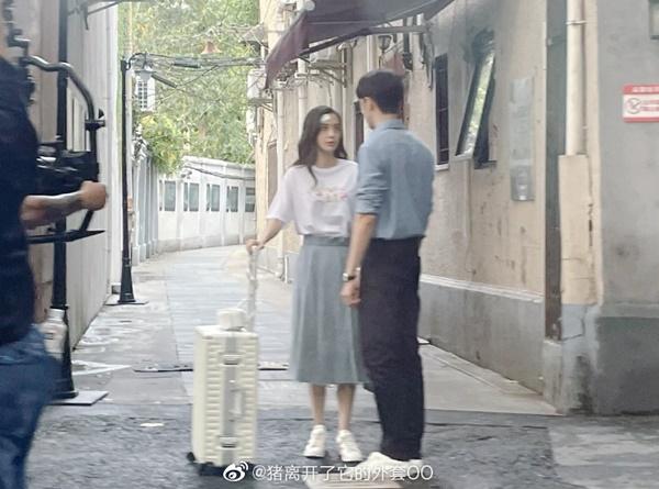 Angela Baby lộ quầng thâm đen sì như mắt gấu trúc trên phim trường-2