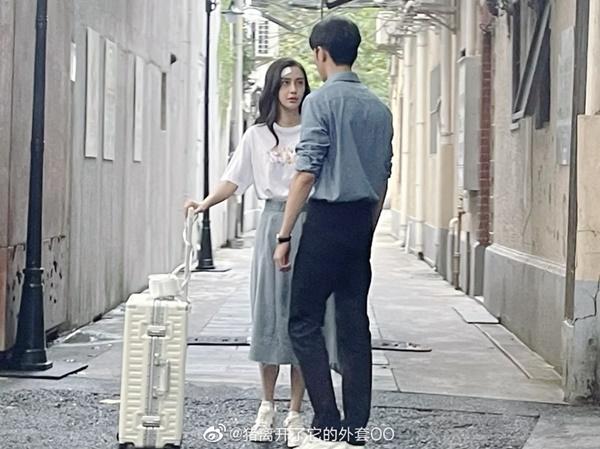 Angela Baby lộ quầng thâm đen sì như mắt gấu trúc trên phim trường-3