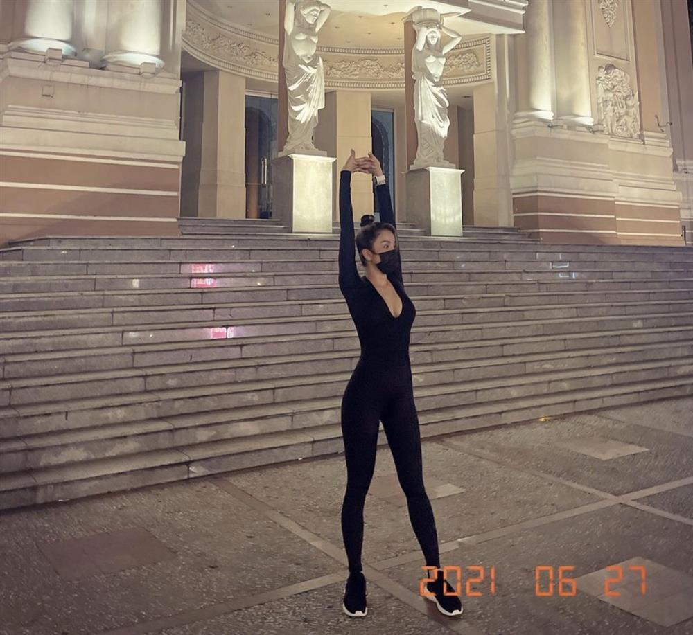 Lệ Quyên, Diệp Lâm Anh không đối thủ trong khoản khoe body-11