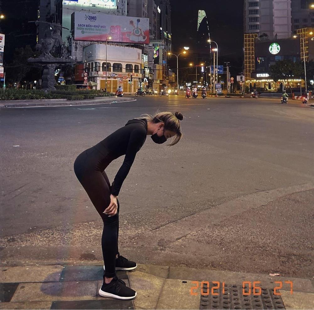 Lệ Quyên, Diệp Lâm Anh không đối thủ trong khoản khoe body-10