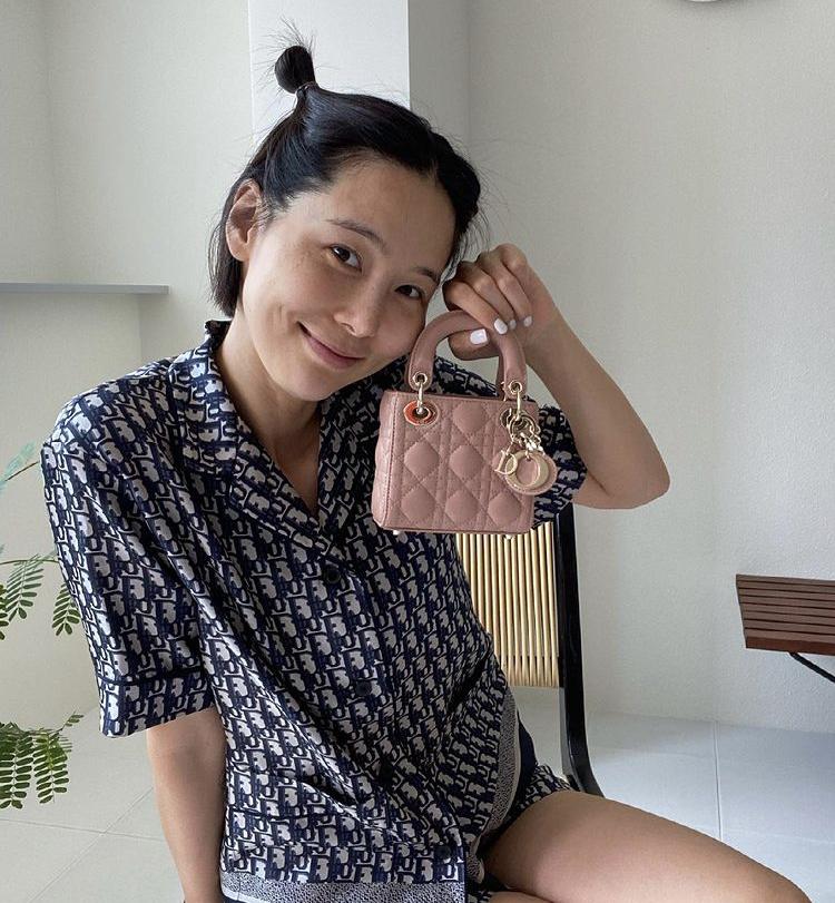 Jessica, HyunA mê mệt mẫu túi xách siêu to khổng lồ-9