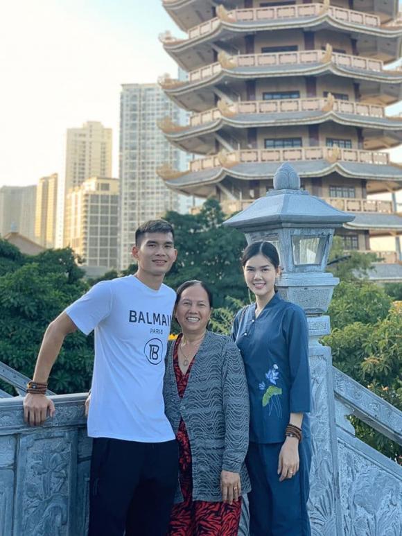 Đường tình đẫm lệ của Ngọc Trinh trước khi cạo đầu quy y-9