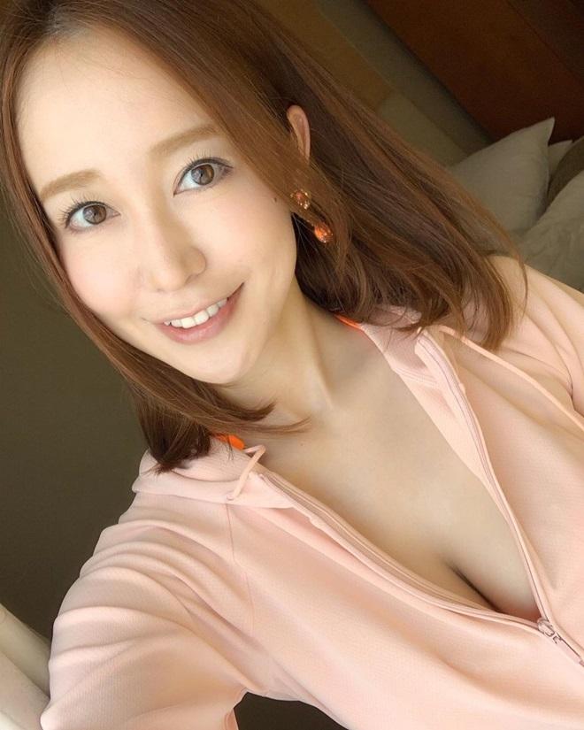 Top 20 sao phim 18+ xuất sắc nửa đầu 2021: Nữ thần vẫn bị lấn át-10