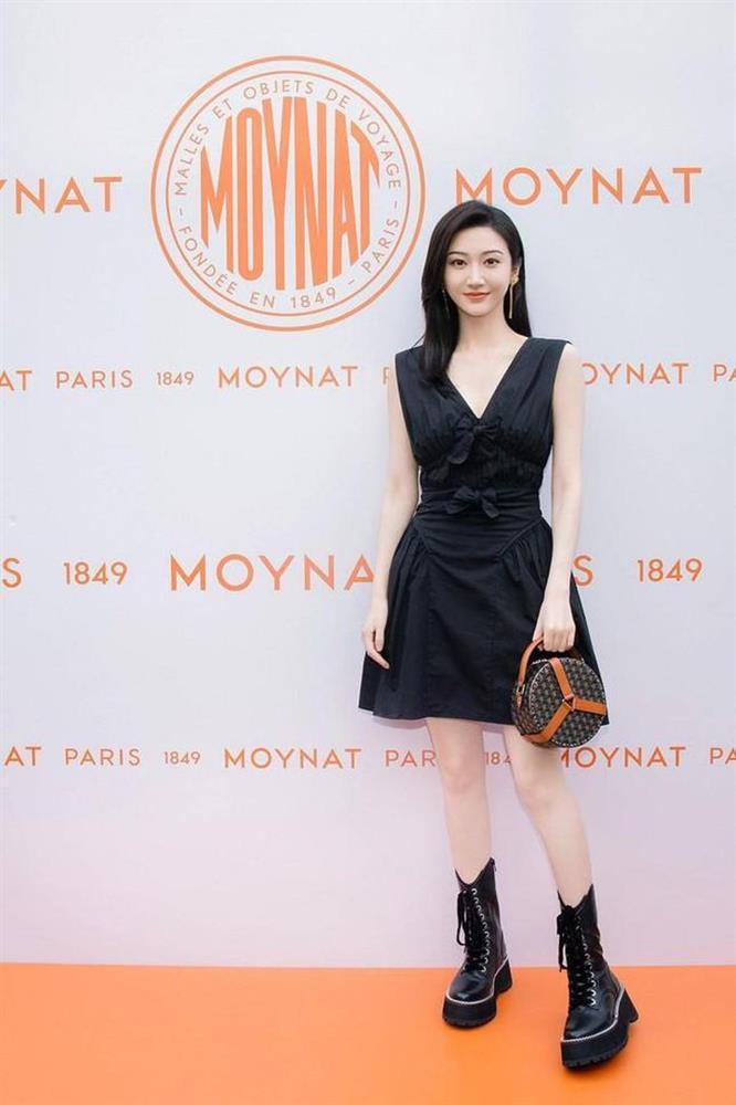 Chọn boots khủng bố, Cảnh Điềm trắng tay trước Jisoo khi đụng hàng-4