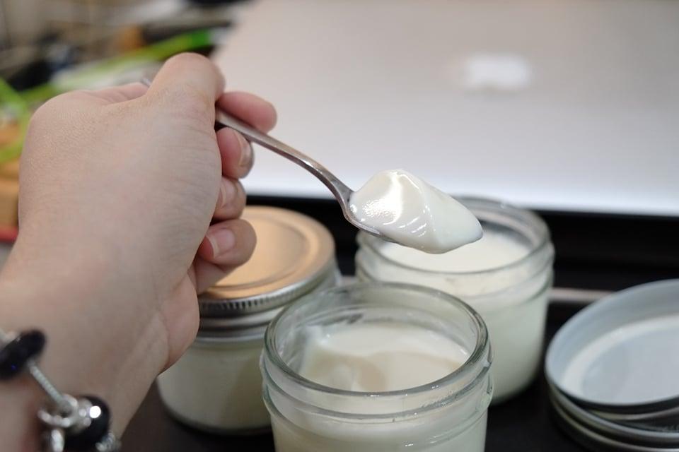 Nghe cách làm sữa chua 5 phút, hội gái đảm bấm like ầm ầm-3