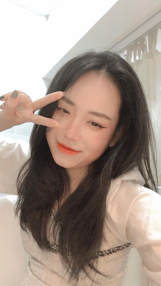 Bố 47 tuổi coi livestream cô giáo Minh Thu, con gái còm cực hài-2