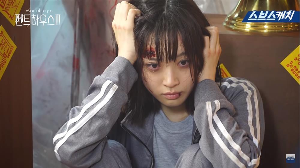 Hậu trường Penthouse 3 tập 8: Han Ji Hyun được khen khi hóa điên xuất thần-2