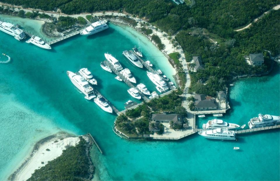 10 điều về ông trùm thời trang vừa trở thành người giàu nhất thế giới-3