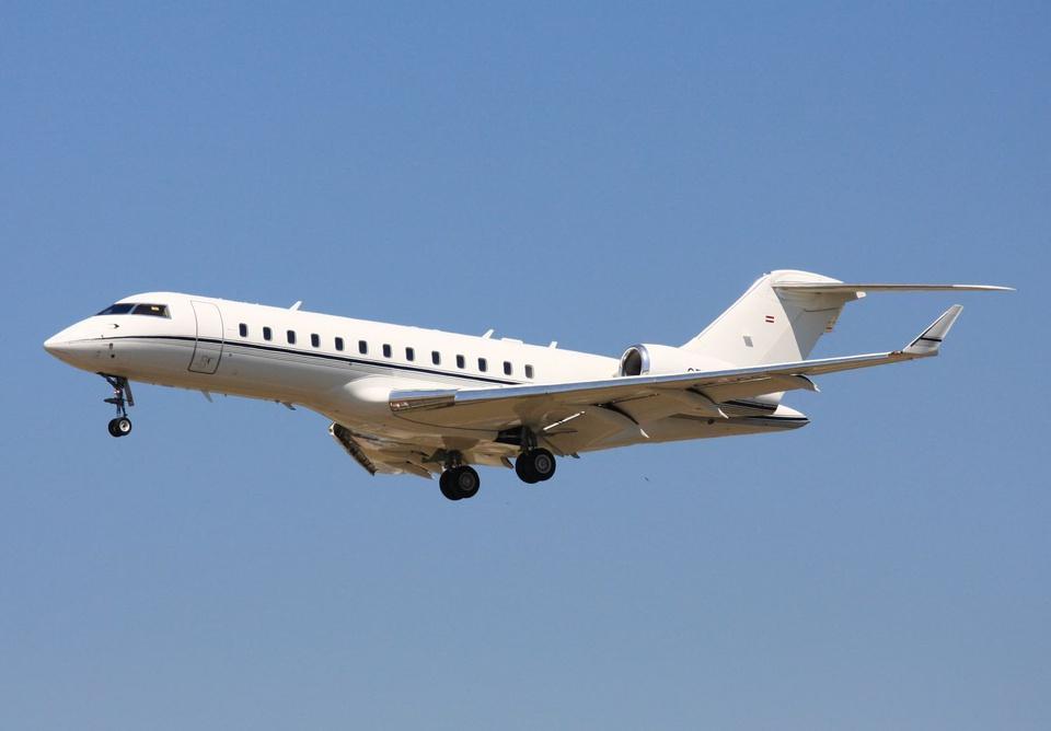 10 điều về ông trùm thời trang vừa trở thành người giàu nhất thế giới-8