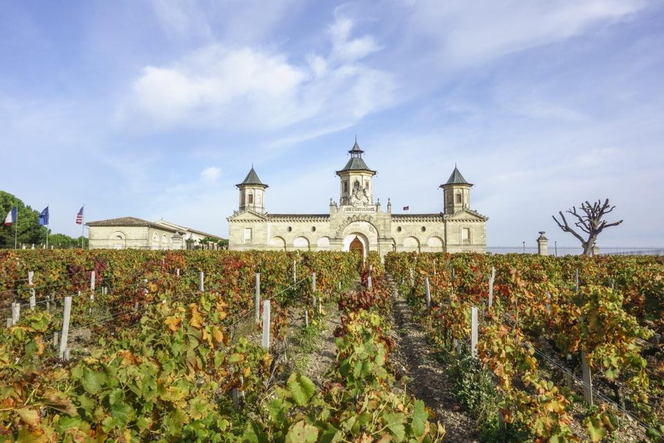 10 điều về ông trùm thời trang vừa trở thành người giàu nhất thế giới-9