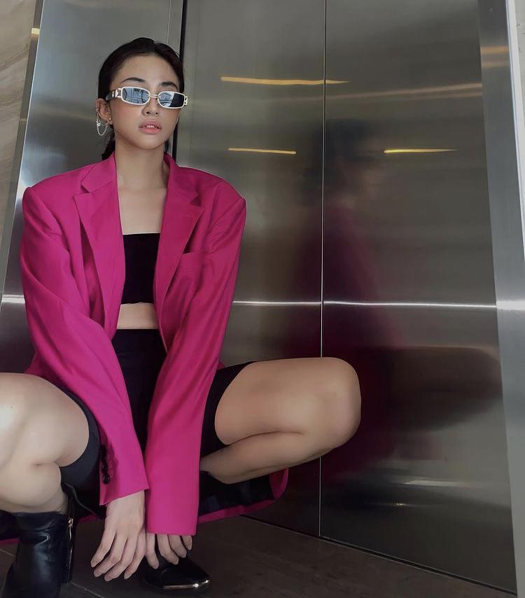 Học Minh Hằng, Đỗ Thị Hà mix quần biker shorts sành điệu-6