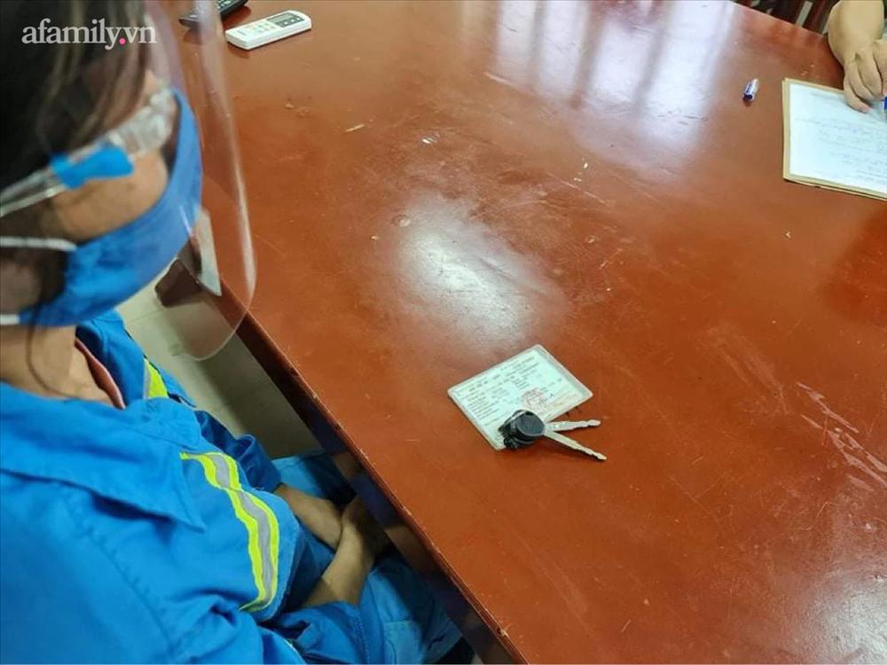 Nữ công nhân môi trường bị cướp xe máy được tặng xe mới-3