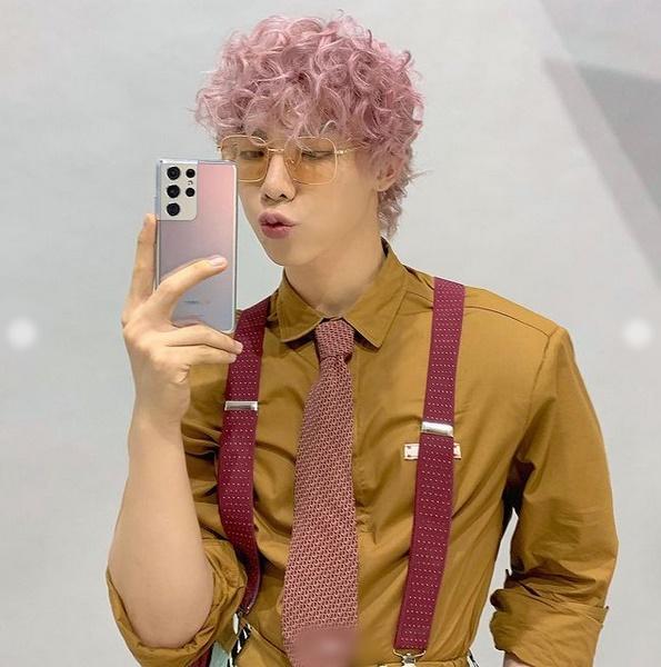 Không nhận ra Erik mặt hoa da phấn, chu môi nữ tính quá chừng!-1