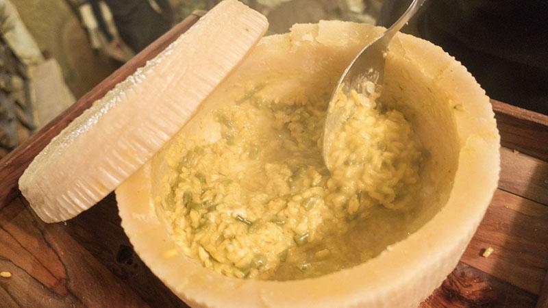 Top 5 món ăn bốc mùi nhất thế giới, bạn có dám thử?-4