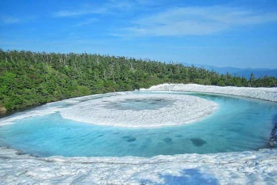 Hồ Mắt Rồng trong truyền thuyết, chỉ xuất hiện duy nhất vào mùa xuân