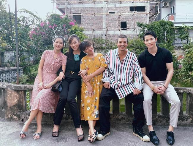 Phương Oanh Hương Vị Tình Thân thoát phèn, dát toàn hàng hiệu-5