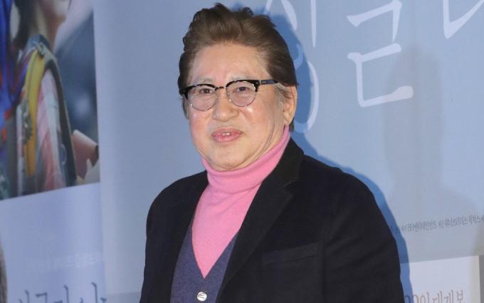 Bồ trẻ của tài tử 76 tuổi: Ông ta nghi cái thai không phải con mình-1