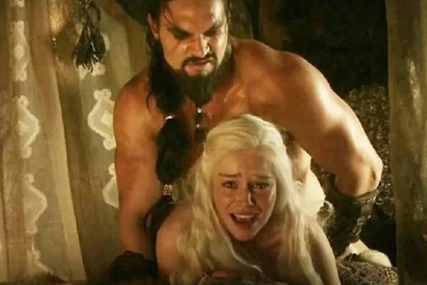 Sao nam Game Of Thrones đáp trả câu hỏi vô duyên về phim