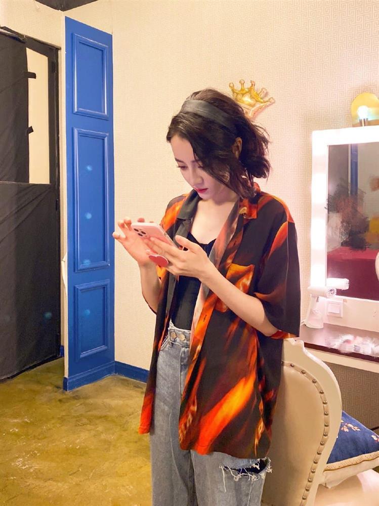 Phận nữ nhi, Địch Lệ Nhiệt Ba vẫn cân đẹp đồ unisex đụng hàng dàn nam thần-1