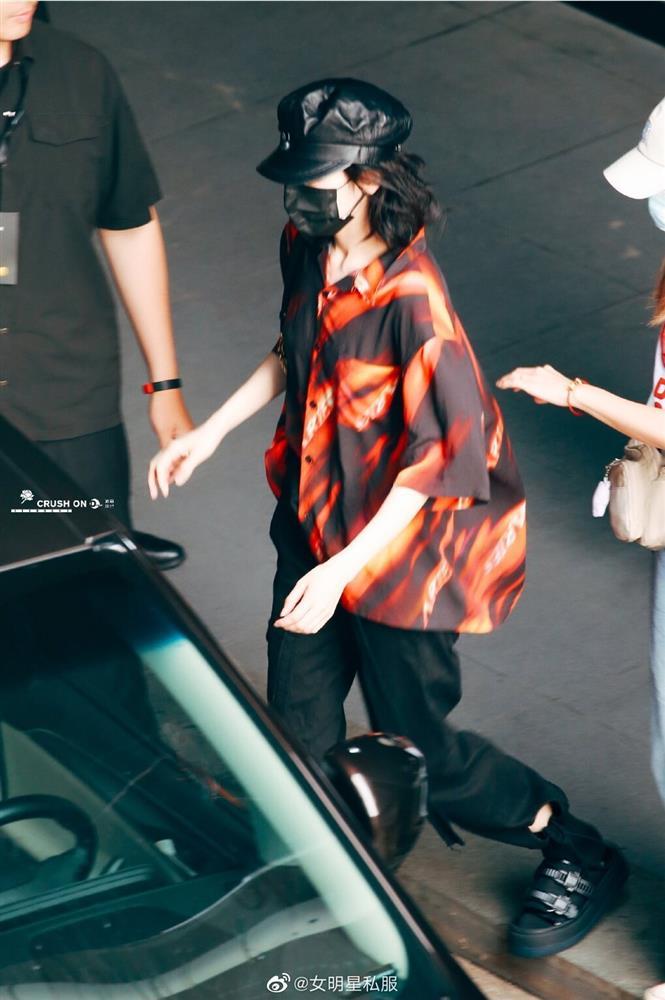 Phận nữ nhi, Địch Lệ Nhiệt Ba vẫn cân đẹp đồ unisex đụng hàng dàn nam thần-2