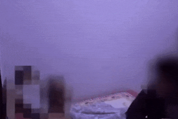 Con trai dẫn bạn ập vào nhà nghỉ bắt quả tang bố hú hí tình trẻ-1